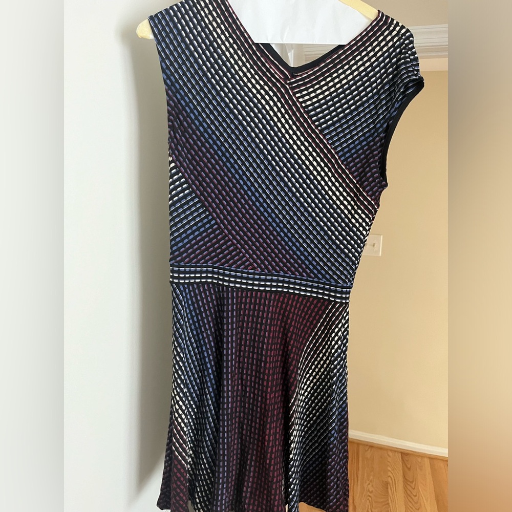 Barely worn. Perfect condition. Lovely, flowey, comfortable. Looks amazing on.